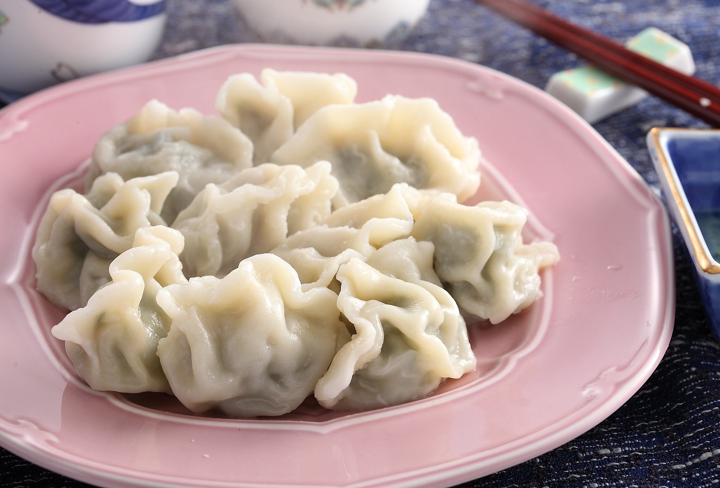 坚持手工水饺高规格制作,精选上等猪肉碎末,搭配新鲜的韮菜,内馅丰富